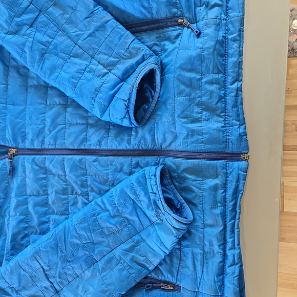 Patagonia Men's Puffer Coat - Picture 2 of 13